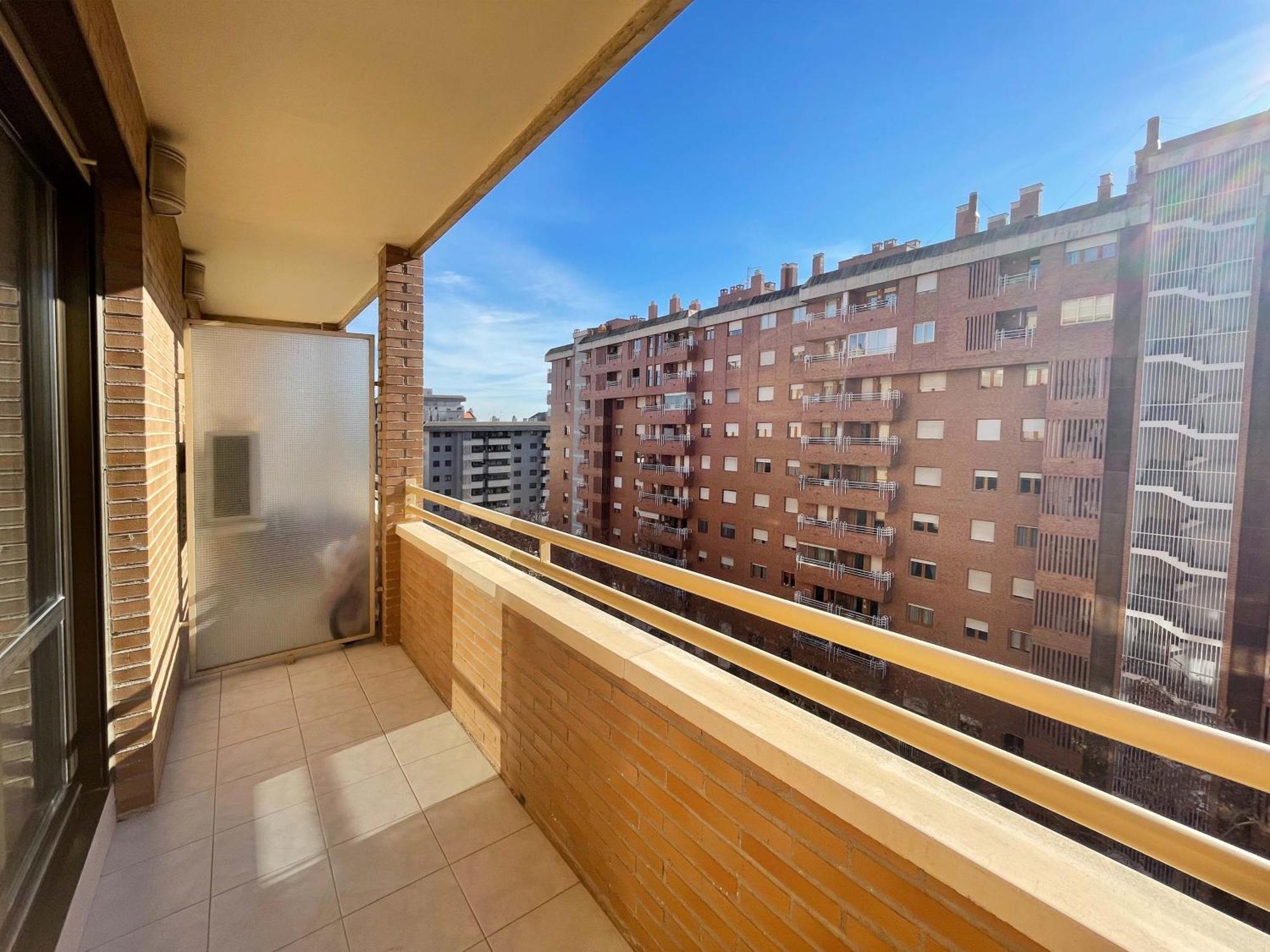 Apartamentos El Pilar Suites 3000 Zaragoza Exteriör bild