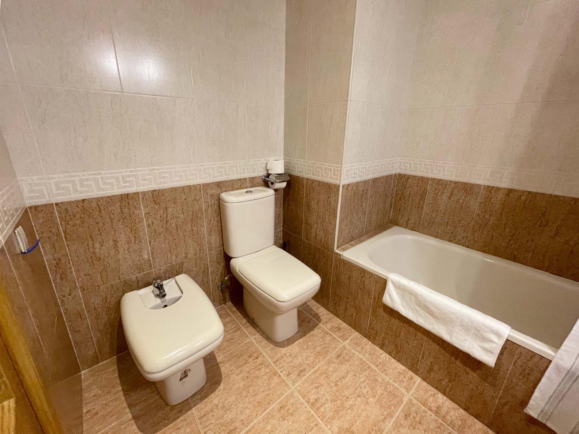 Apartamentos El Pilar Suites 3000 Zaragoza Exteriör bild