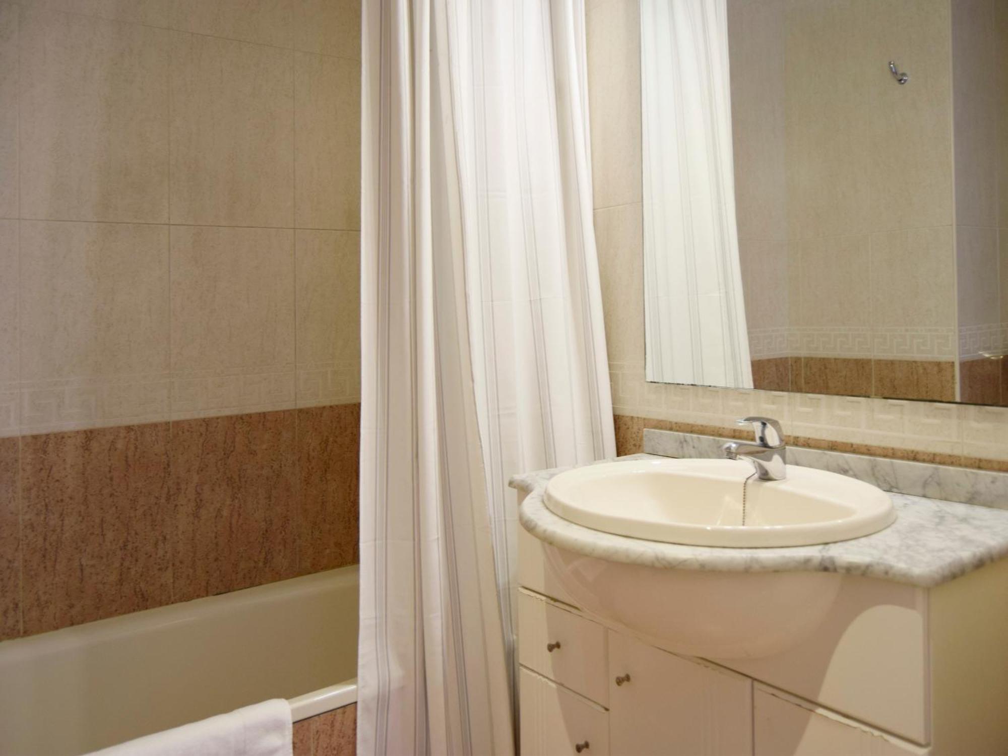 Apartamentos El Pilar Suites 3000 Zaragoza Exteriör bild