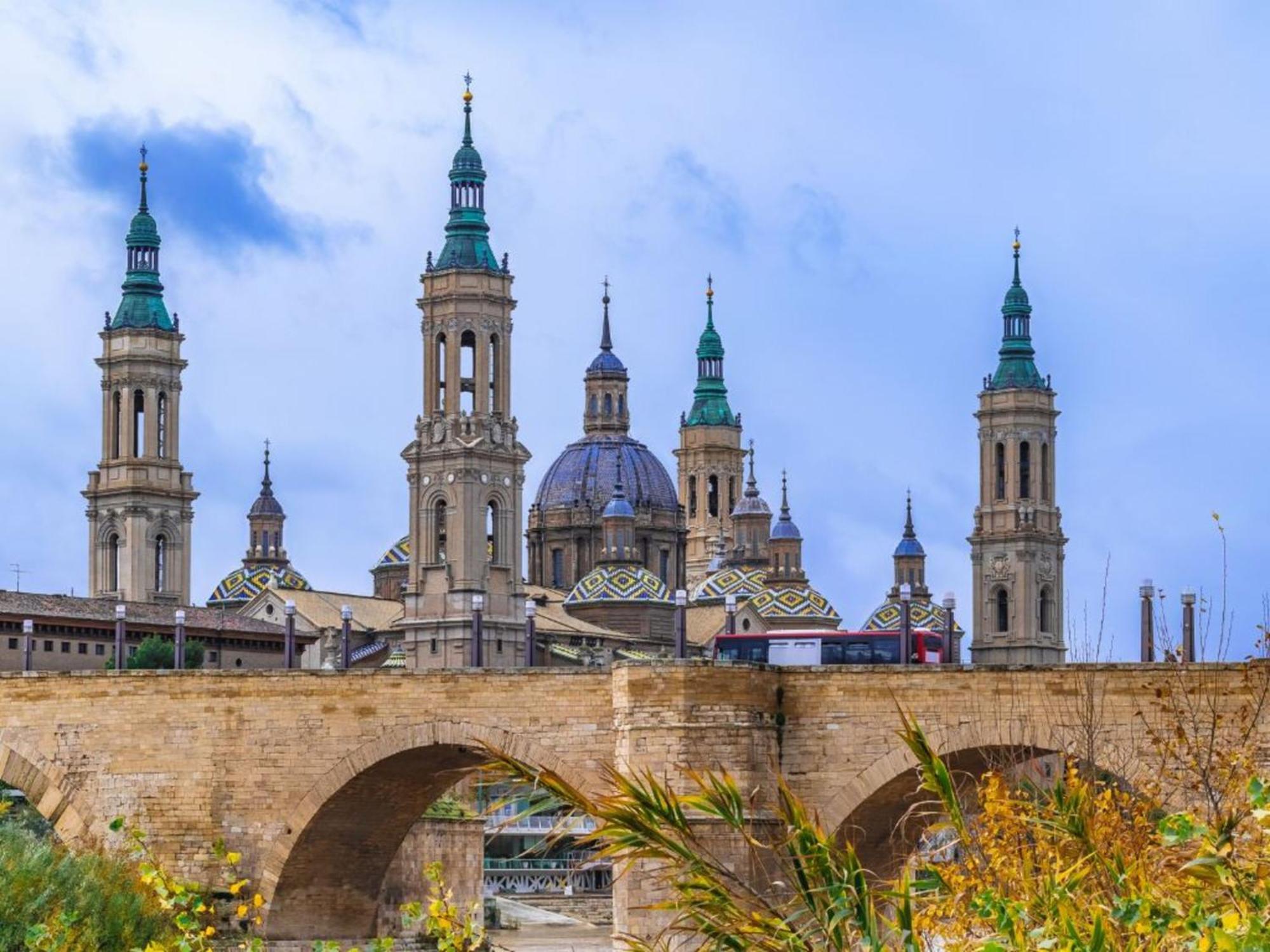 Apartamentos El Pilar Suites 3000 Zaragoza Exteriör bild